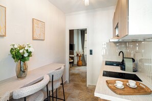 Standard Apartment, Courtyard View | Private kitchen - 834 Biscornet2 (Paris)