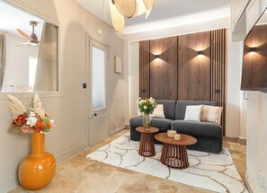 Standard Apartment, Courtyard View | Living area