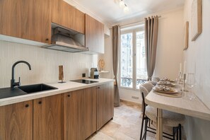Standard Apartment, Courtyard View | Private kitchen | Espresso maker, electric kettle, dining tables - 834 Biscornet2 (Paris)
