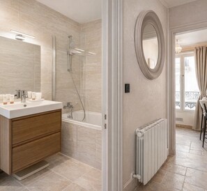 Apartament estàndard, vistes al pati | Bany