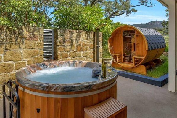 Outdoor spa tub