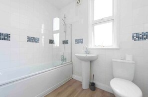 Dusche, Handtücher, Toilettenpapier