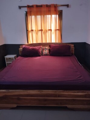 9 bedrooms, WiFi, bed sheets