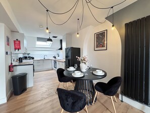 Departamento Confort, vista a la ciudad | Servicio a la habitación