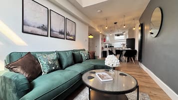 Comfort Apartment, City View | Living area