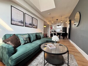 Comfort Apartment, City View | Living area