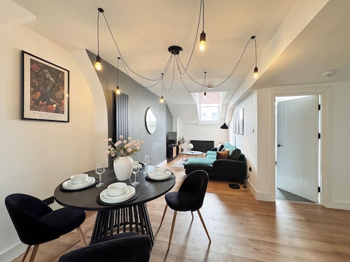 2 Bedroom Queen Street