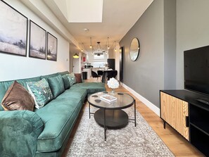 Comfort Apartment, City View | Living area