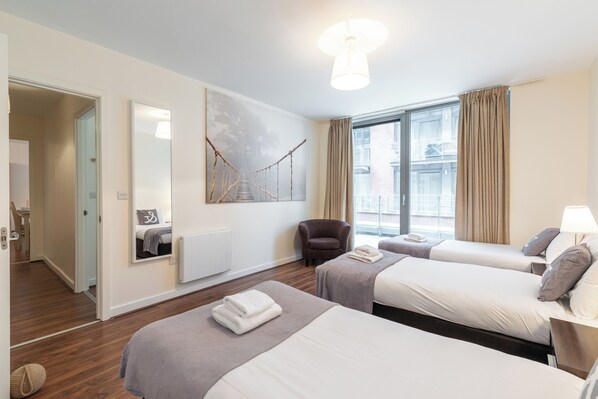 2 chambres, fer et planche à repasser, Wi-Fi, draps fournis
