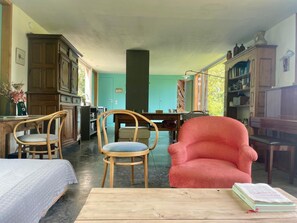 Interior - FOUR SEASONS HOUSE (Doudeville)