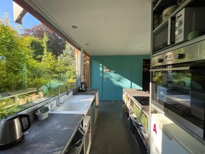 Microonde, forno, piano cottura, lavastoviglie