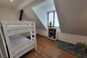 Room - Modern vacation rental on a country estate with a large garden, plenty of nature, a courtyard garden, and a lake (Kehnert)