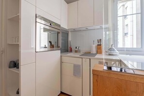 Kühlschrank, Mikrowelle, Ofen, Geschirrspüler