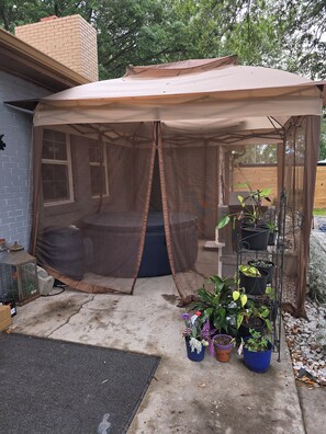 Terrace/patio - Camping 20 mins from the beach in my back yard (Longs)
