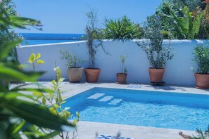 Et oppvarmet basseng