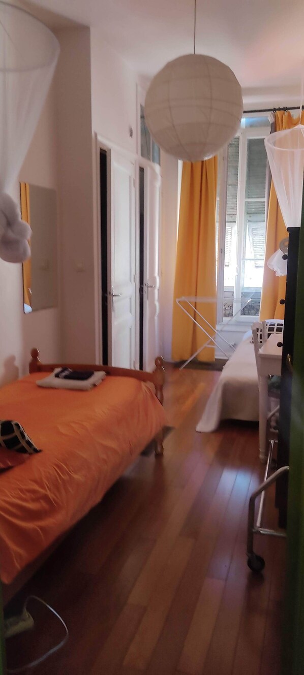 1 bedroom, iron/ironing board, WiFi, bed sheets - Double room, Nice, 10 mins from the beach, private shower + WC (Nice)