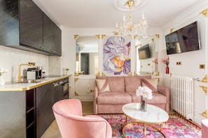 Apartment, Balkon, Stadtblick | Wohnbereich