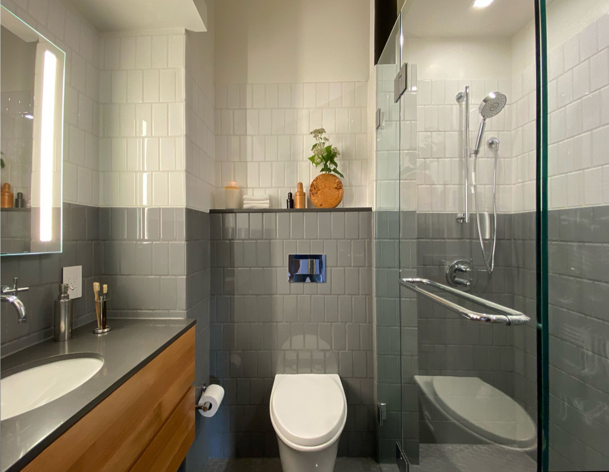 Bruser, hårtørrer, håndklæder, Sæbe