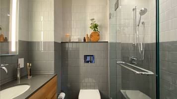 Bruser, hårtørrer, håndklæder, Sæbe