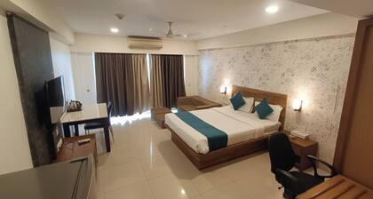 Cozy Super Deluxe Studio with Full Kitchen