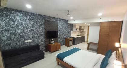 Cozy Super Deluxe Studio with Full Kitchen