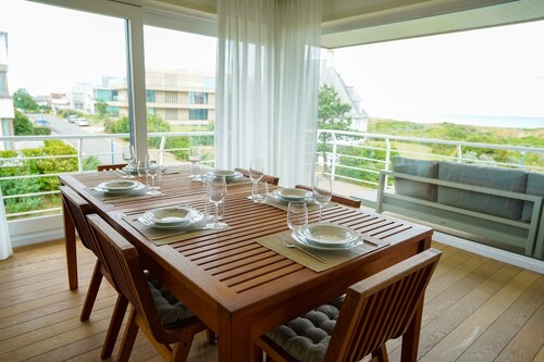 Spacious Apartment With Sea Views