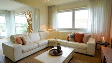 Apartemen | 3 kamar tidur dan internet