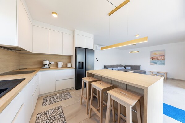 Oven, stovetop, dishwasher
