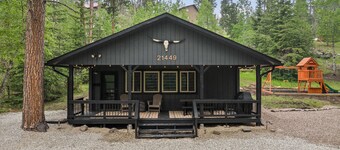 Cozy Cabin Near Trails, Large Parking Area, Hot Tub, 1/4 Mile off Highway!