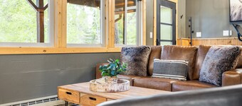 Cozy Cabin Near Trails, Large Parking Area, Hot Tub, 1/4 Mile off Highway!