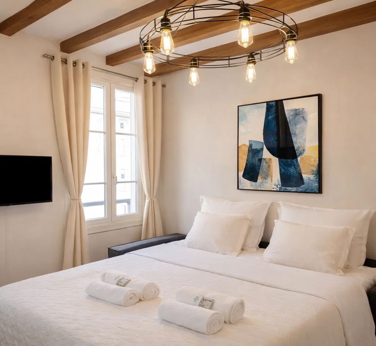 Superior Apartment, Courtyard View | Living area