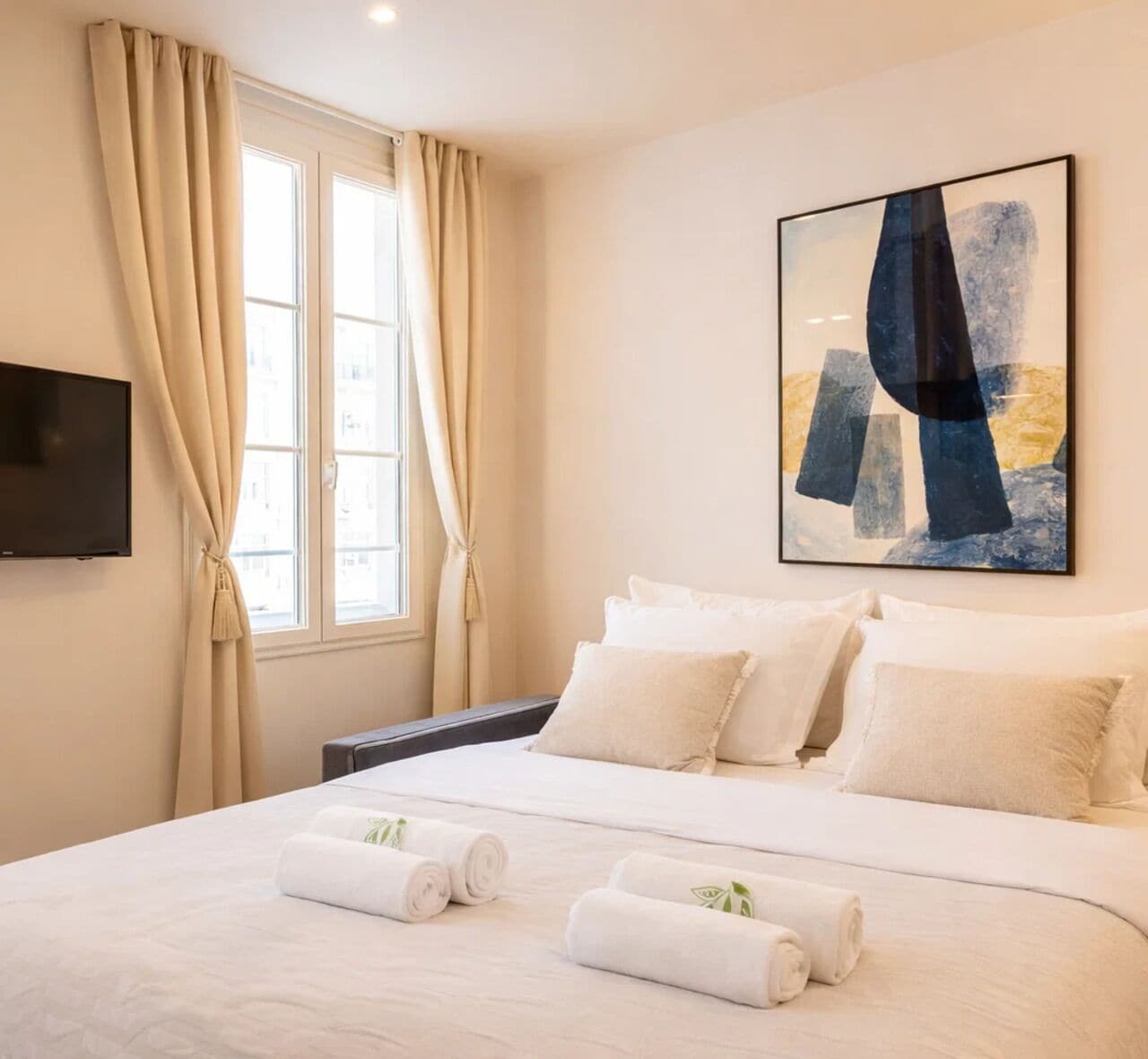 Superior Apartment, Courtyard View | Living area