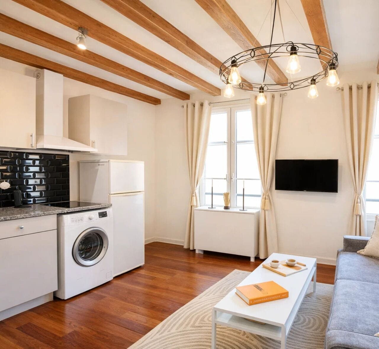 Superior Apartment, Courtyard View | Private kitchen | Espresso maker, electric kettle