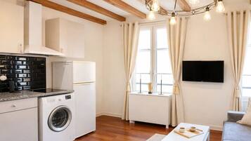 Superior Apartment, Courtyard View | Private kitchen | Espresso maker, electric kettle