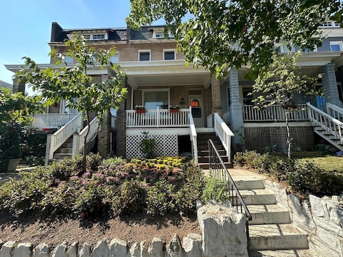 Family-Friendly 3BR Home - Large Spaces, Modern Touches