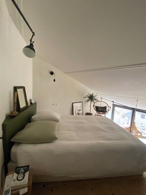 1 habitación, tabla de planchar con plancha, wifi y ropa de cama