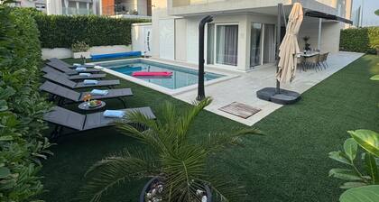 Charming 4-bedroom villa with WiFi, AC in delightful Kaštel Gomilica
