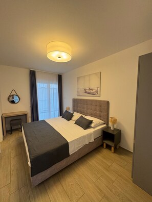 4 habitaciones, tabla de planchar con plancha, wifi y ropa de cama 