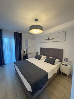 4 chambres, fer et planche à repasser, Wi-Fi, draps fournis