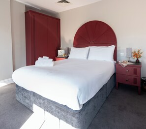 Classic Studio, Kitchenette | Iron/ironing board, free WiFi - Poets 24 Apartments (Ely)