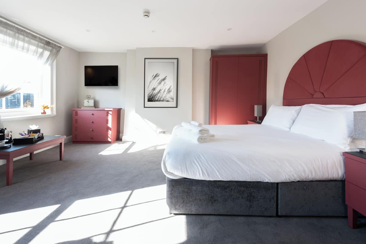 Iron/ironing board, free WiFi