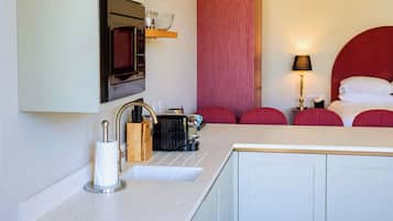 Deluxe Studio, Kitchenette, Garden View | Private kitchen | Fridge, microwave, espresso maker, electric kettle