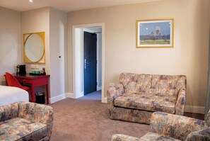 Iron/ironing board, free WiFi - Poets 24 Apartments (Ely)