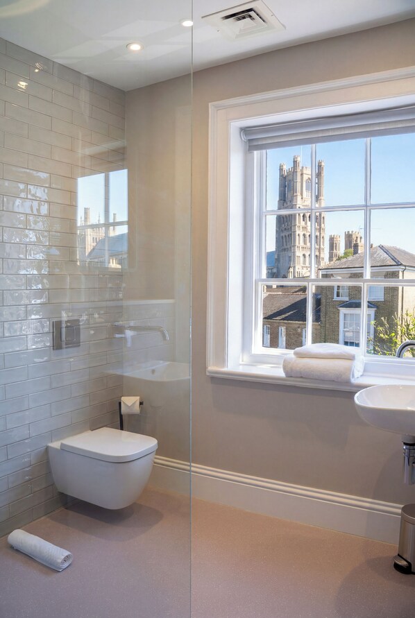 Classic Studio, Kitchenette, City View | Bathroom