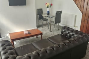 TV - 3-bed Devonshire Retreat - Sleeps 6 (Bolton)