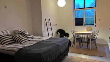 2 chambres, fer et planche Ă repasser, Wi-Fi, draps fournis