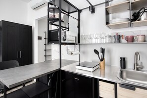 Classic Suite | Private kitchen | Espresso maker, coffee/tea maker, electric kettle, toaster