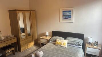 Cortinas blackout, tabla de planchar con plancha y wifi gratis