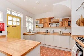 Private kitchen - Alice Cottage By The Sea (Brighton and Hove)