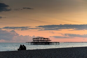 Beach - Alice Cottage By The Sea (Brighton and Hove)